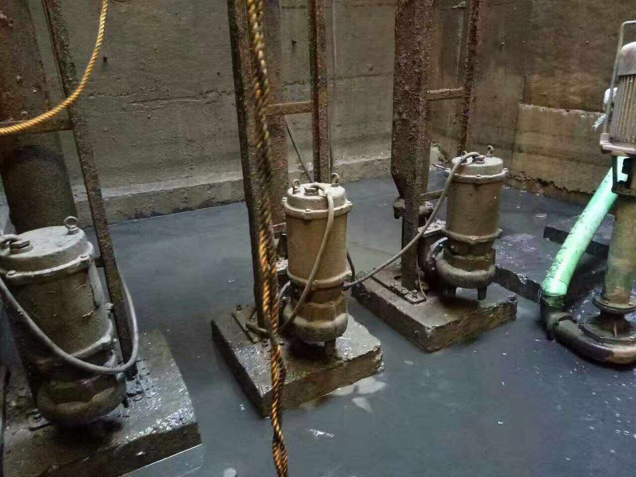 鄂城污水池清理